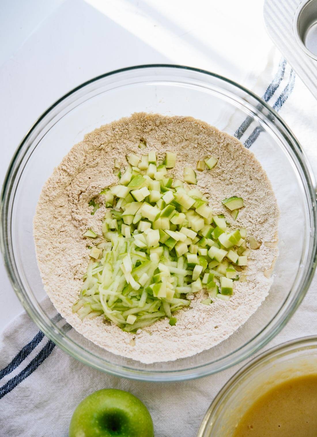 How to make healthy apple muffins